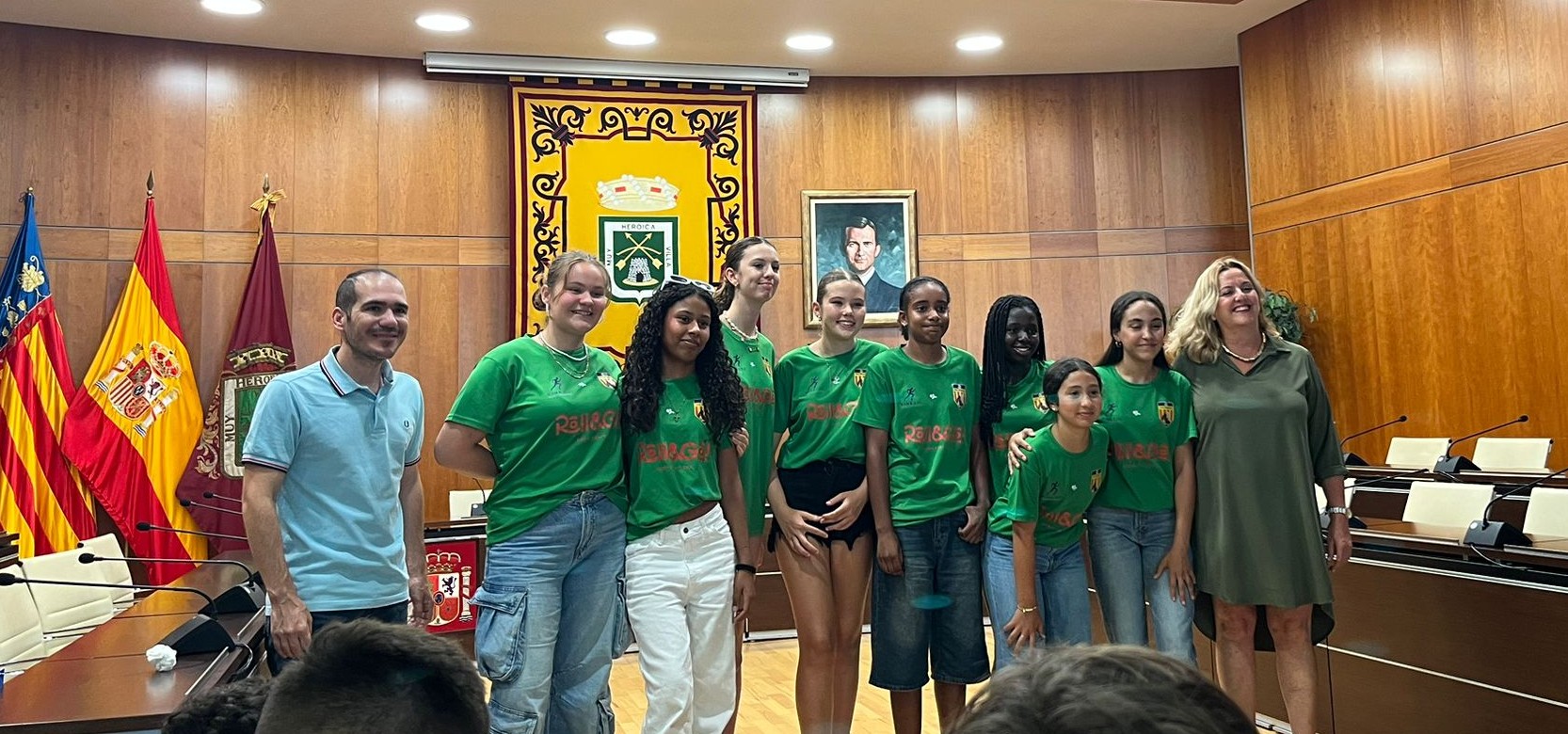 Recepción en el Ayuntamiento de Calpe a las jugadoras del Club Voleibol Ifach tras los Mini Jocs de la Marina Alta