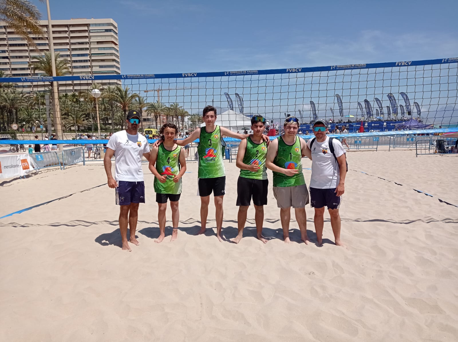 Equipo masculino de vóley playa del Club Voleibol Ifach